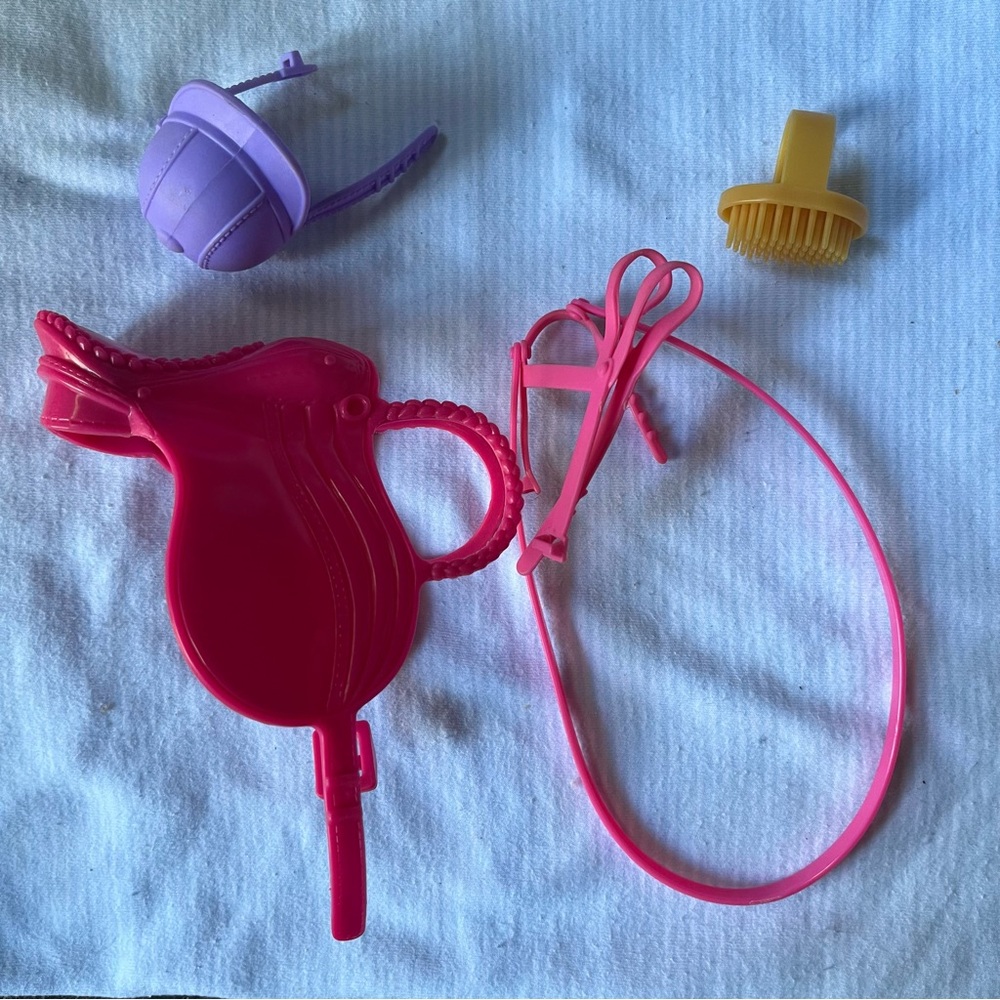Barbie Blossom Beauties Replacement Pink Palomino Horse Saddle Bridle set 2002
